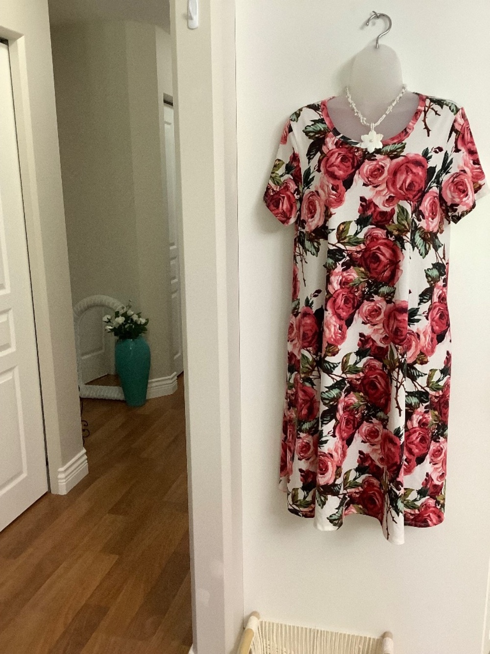 LuLaRoe Like New Dress w Pockets MEDIUM 36-38 bust~ PRETTY!